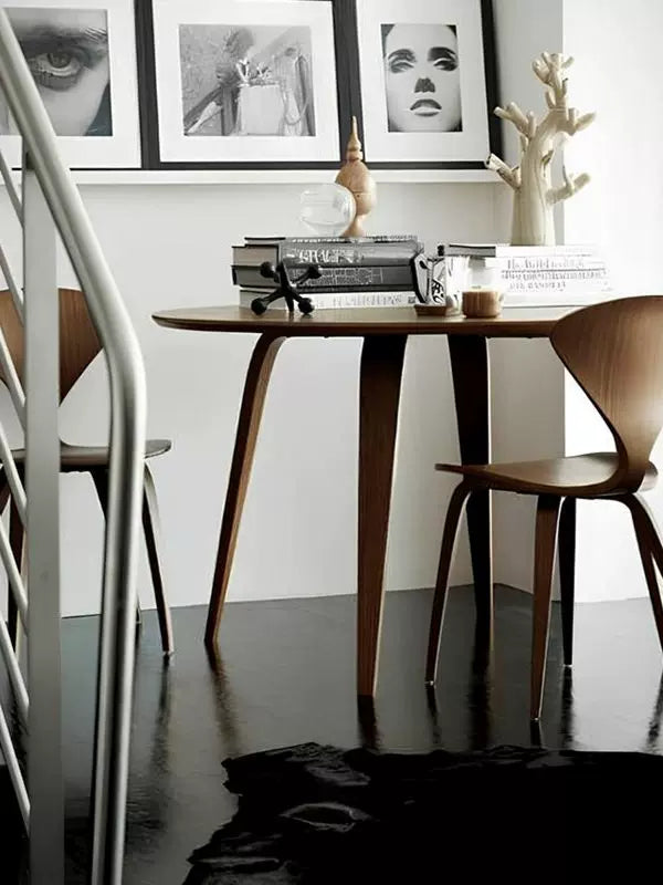Minimalist Nordic Solid Wood Dining Chair — Versatile Designer Elegance for Home, Cafes & Hotels